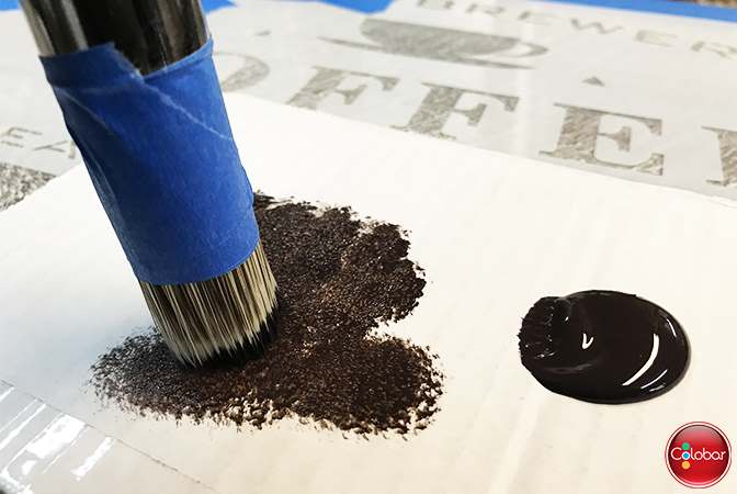 Tremper legerement le pinceau et enlever le surplus