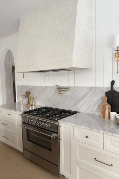 Hotte de cuisine fait avec Microbéton Couleur : Perle