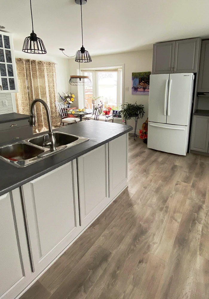 renover cuisine peinture armoire blanches comptoir beton colobar 3