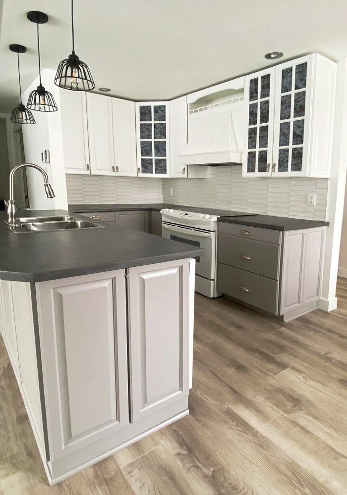 renover cuisine peinture armoire blanches comptoir beton colobar 4