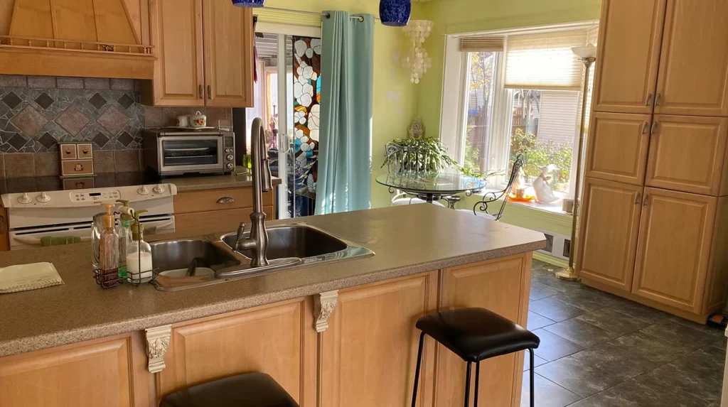 renover cuisine peinture armoire blanches comptoir beton colobar avant 1