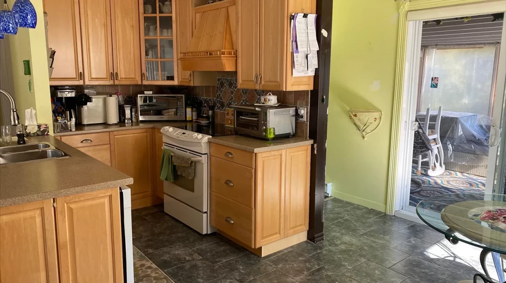 renover cuisine peinture armoire blanches comptoir beton colobar avant