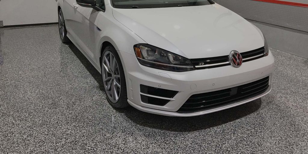 Les nombreuses possibilités pour un plancher de garage en époxy